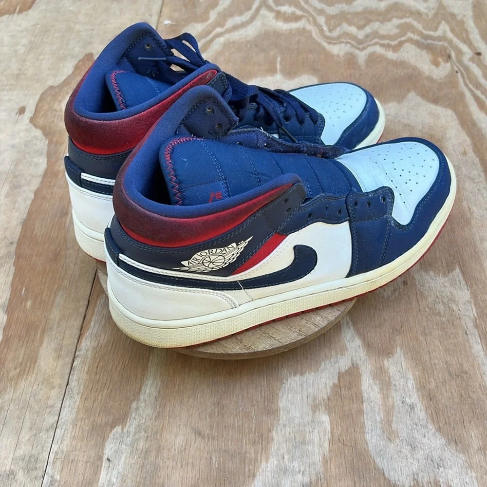 Jordan 1 Mid White/Varsity Red-Midnight Navy (852542-104) Size 9.5